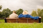 gedaechtnistraining fit bleiben im alter soziale kontakte pflegen