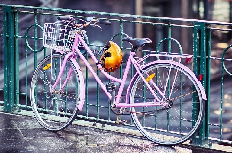 Seniorenfahrrad-Radfahren im Alter-Schutz